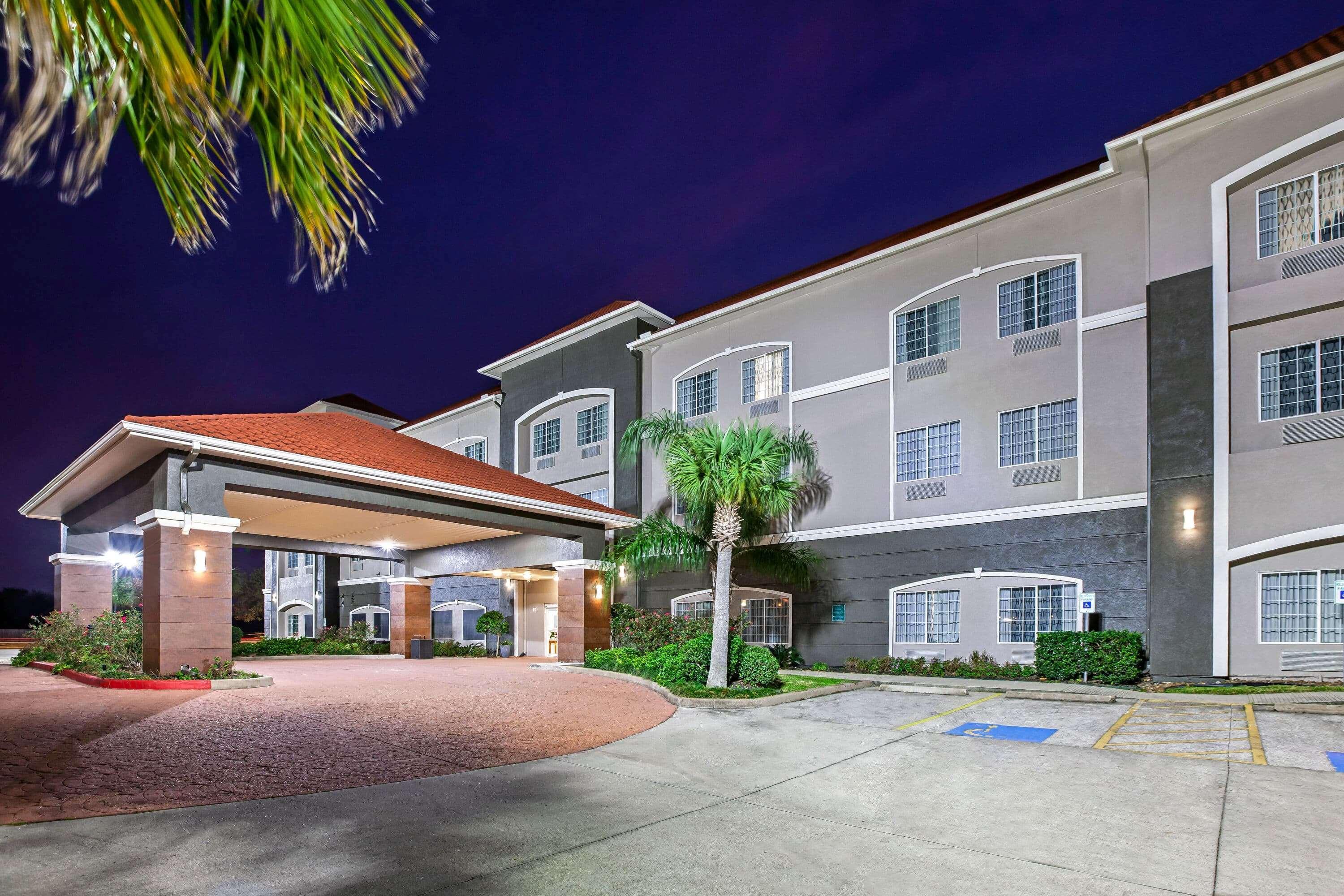La Quinta By Wyndham Deer Park Hotel Exterior photo