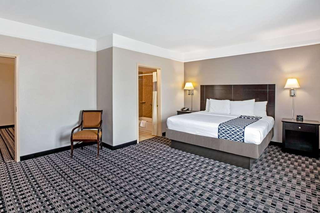 La Quinta By Wyndham Deer Park Hotel Room photo