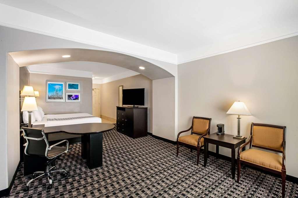 La Quinta By Wyndham Deer Park Hotel Room photo
